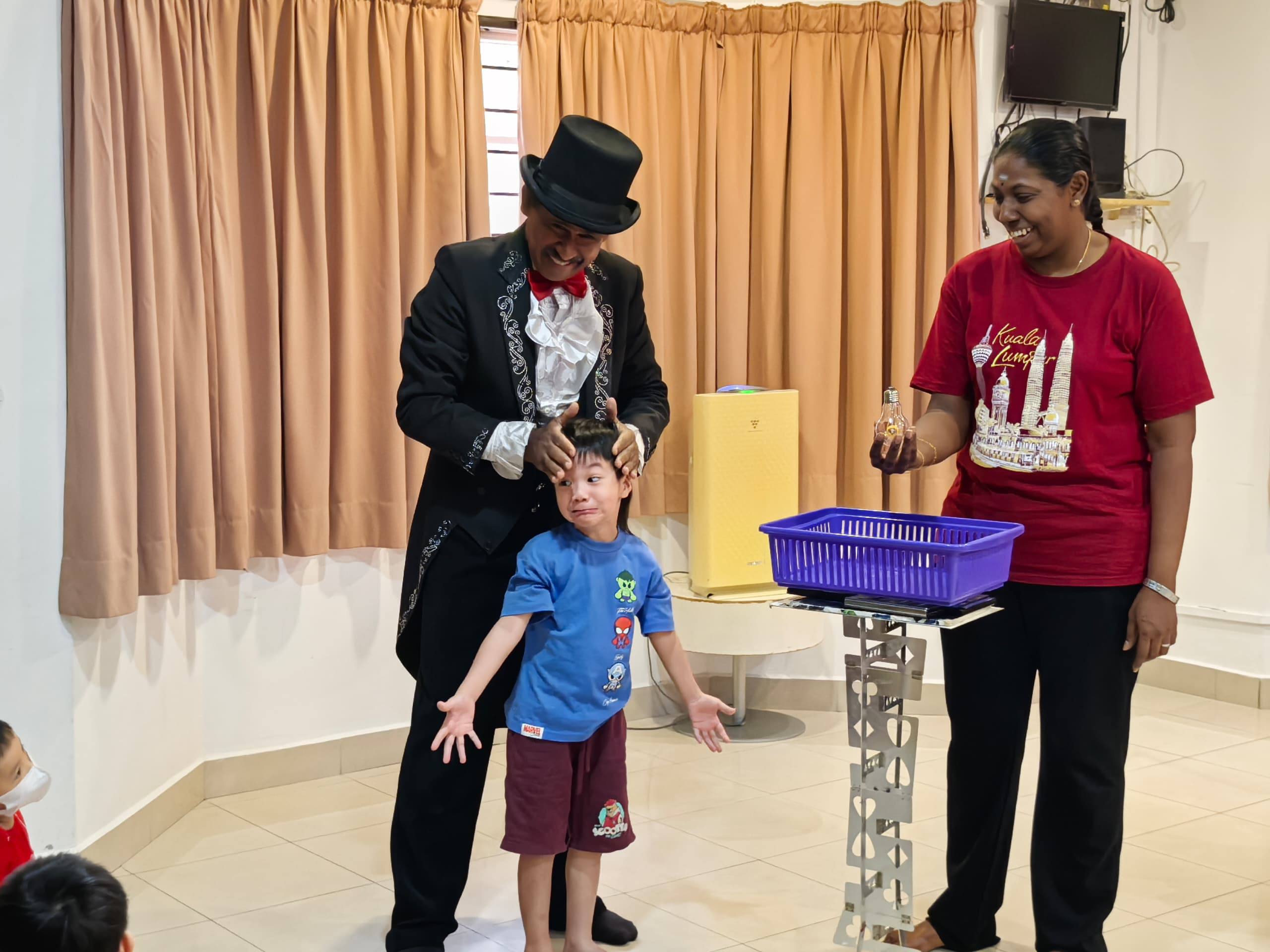 Children enjoying a magician's performance at a Dloving birthday celebration
