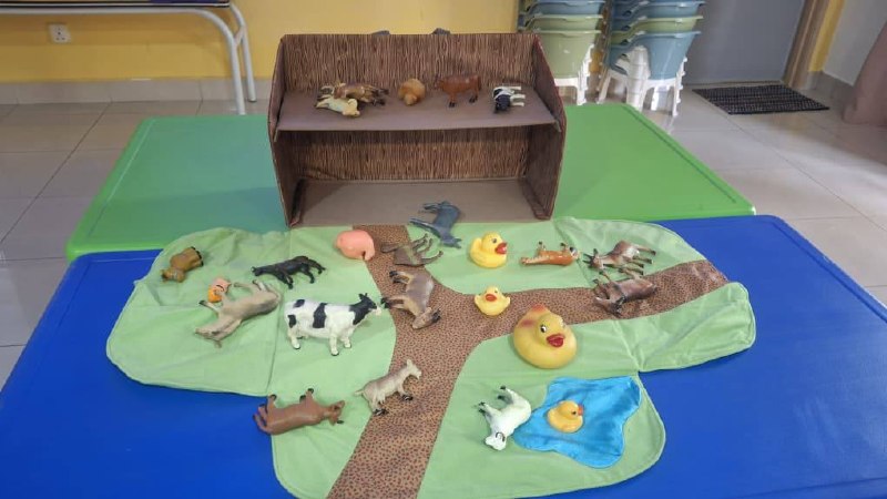 A Dloving farm-animal thematic learning activity
