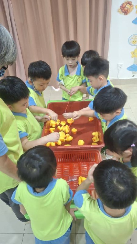 A Dloving farm-animal thematic learning activity