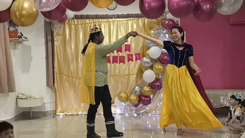 A Snow White and Prince performance at D Loving