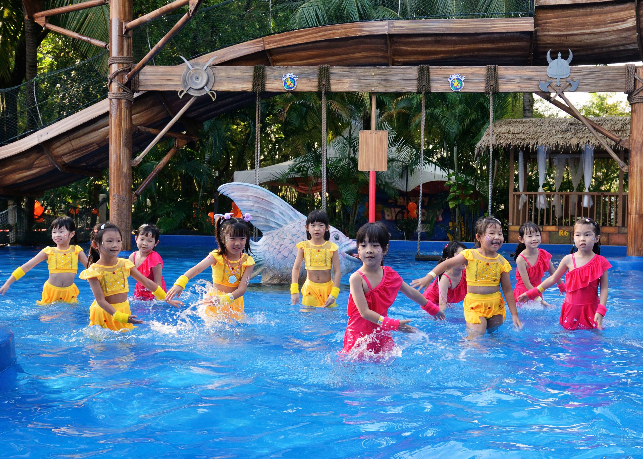 Children in costume during Dloving's Under the Sea musical